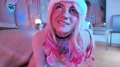     online show from December 21, 3:07 pm