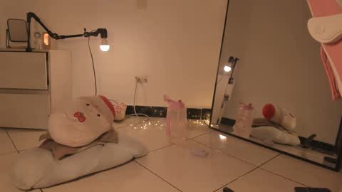 Nat  Independent model  Please help me to reach 200 thumbs up online show from February 13, 5:16 am