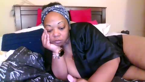 brownroundrenee online show from March 26, 9:58 am