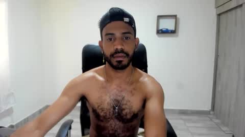 bruce_1111 online show from May 30, 5:22 pm