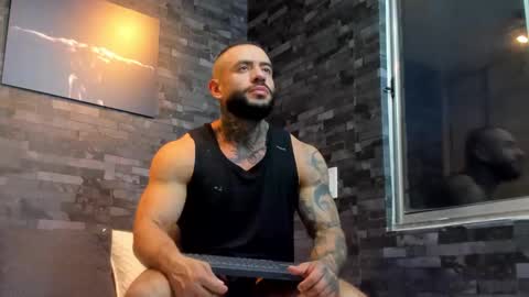 Snapshot of brucedallas chatting on October 5, 11:12 pm brucedallas online show from October 5, 11:12 pm