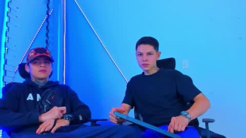 Snapshot of bruno_wild chatting on October 23, 7:21 am Bruno wild online show from October 23, 7:21 am