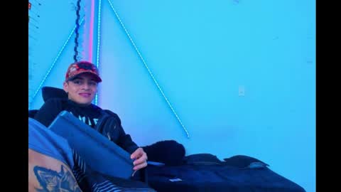 Snapshot of bruno_wild chatting on September 19, 7:34 am Bruno wild online show from September 19, 7:34 am