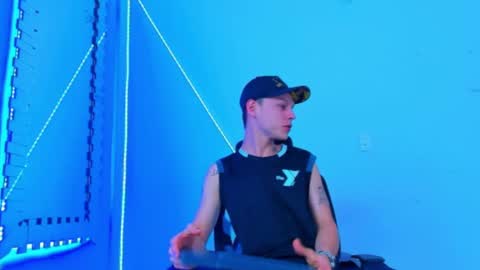 Snapshot of bruno_wild chatting on October 10, 1:00 am Bruno wild online show from October 10, 1:00 am