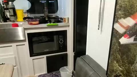 Snapshot of brushsquach chatting on February 20, 6:28 am Steve... aka SkinnieDippin aka TimberTramp online show from February 20, 6:28 am