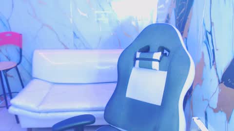 bull_cam online show from October 11, 6:00 pm