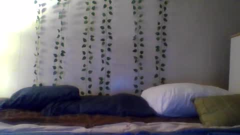 Snapshot of bunny8354367 chatting on September 18, 12:03 am Bunny online show from September 18, 12:03 am