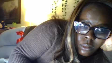 Snapshot of bunny8354367 chatting on October 17, 12:14 am Bunny online show from October 17, 12:14 am