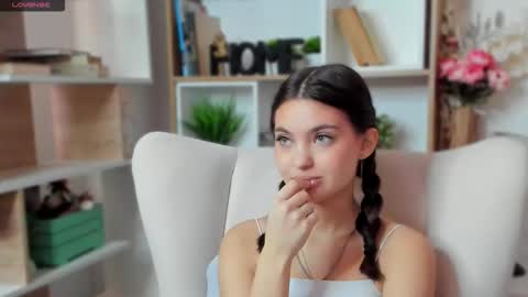 Aria online show from March 25, 7:04 am