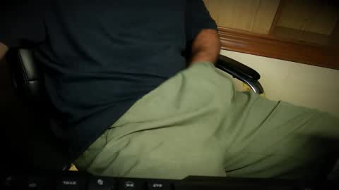 Snapshot of burlymonster chatting on October 25, 7:51 am Hairy Arabian online show from October 25, 7:51 am