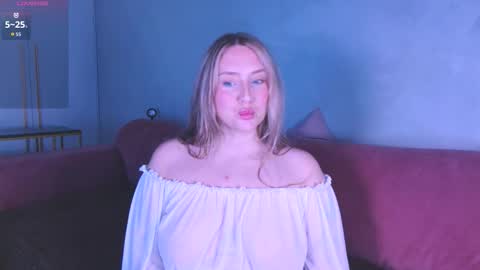 Snapshot of burn_lissa chatting on October 5, 6:59 pm Lissa online show from October 5, 6:59 pm