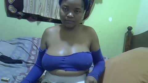 busty kenzi online show from December 12, 2:15 am