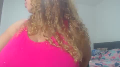 Snapshot of bustyamanda_ chatting on February 20, 7:52 pm Amanda  online show from February 20, 7:52 pm