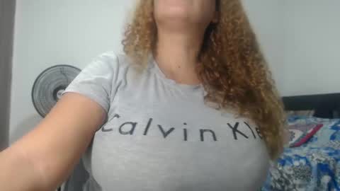 Snapshot of bustyamanda_ chatting on February 21, 4:18 am Amanda  online show from February 21, 4:18 am