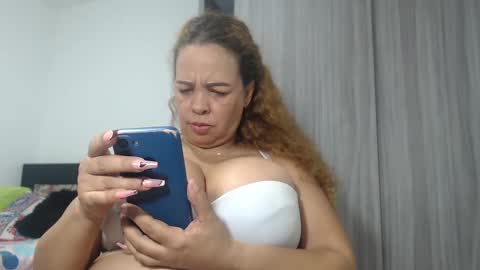 Snapshot of bustyamanda_ chatting on March 4, 5:03 pm Amanda  online show from March 4, 5:03 pm