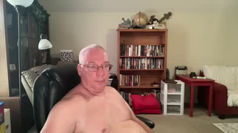 Snapshot of bustyballs100 chatting on September 12, 3:25 pm bustyballs100 online show from September 12, 3:25 pm