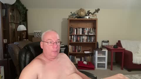 Snapshot of bustyballs100 chatting on October 7, 1:18 pm bustyballs100 online show from October 7, 1:18 pm