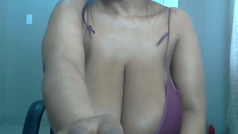 bustytessa37 online show from September 25, 6:53 am