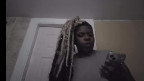 butterfliou124 online show from April 19, 3:35 pm