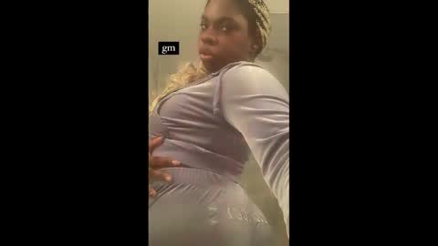 butterfliou124 online show from April 19, 6:54 pm