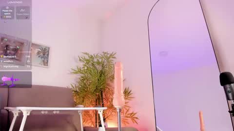 butterflyy1 online show from December 8, 12:46 am