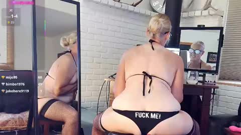 Bee and John online show from November 21, 10:30 pm