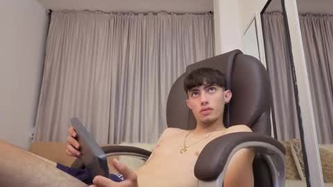 caled_saenz online show from May 12, 10:52 pm