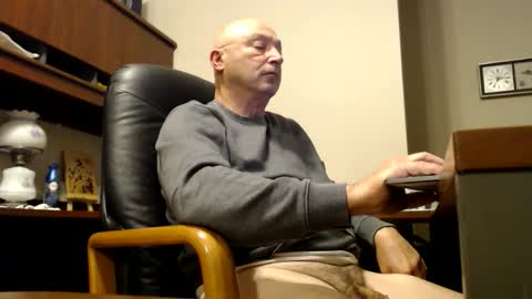 Calthegoose online show from October 27, 9:48 pm