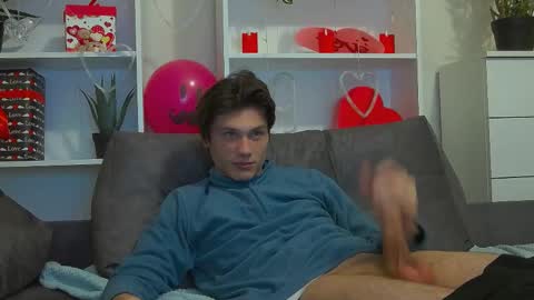 Snapshot of calvin_cay chatting on February 15, 5:19 am Calvin online show from February 15, 5:19 am