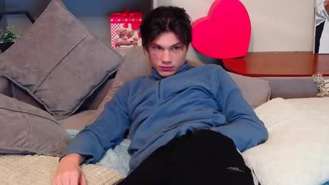 Snapshot of calvin_cay chatting on February 12, 2:35 am Calvin online show from February 12, 2:35 am