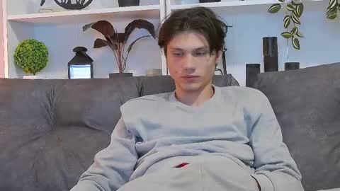 Snapshot of calvin_cay chatting on March 12, 12:31 am Calvin online show from March 12, 12:31 am