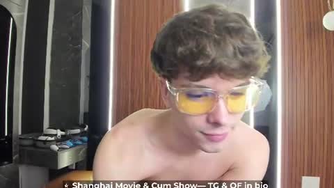Hey I am Calvin  online show from July 4, 3:27 pm