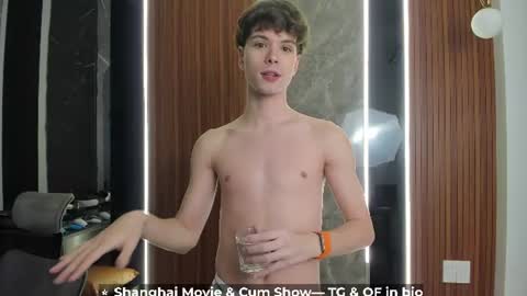Hey I am Calvin  online show from July 7, 3:16 pm