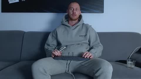 Calvin  online show from February 20, 7:19 pm