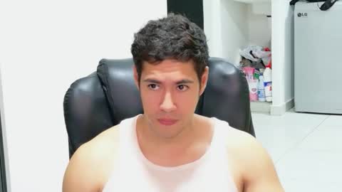 camara110 online show from May 27, 1:57 am