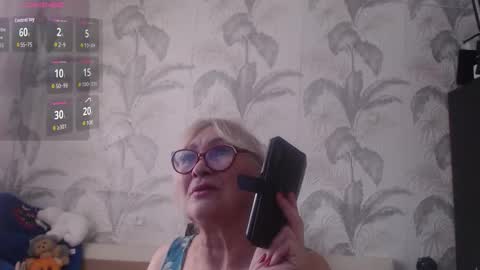 CamDiva1 online show from March 18, 8:42 am