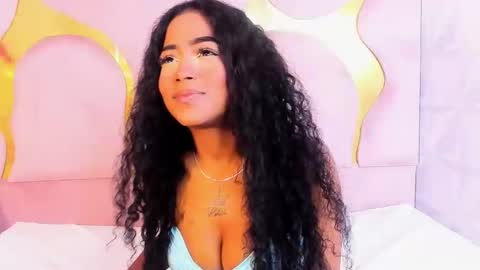 camilaqueenh online show from October 23, 3:41 am