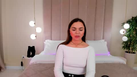 Snapshot of camillalarson chatting on February 24, 3:02 am Camilla online show from February 24, 3:02 am