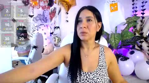 Snapshot of camille_halls chatting on October 21, 10:20 am Camille online show from October 21, 10:20 am