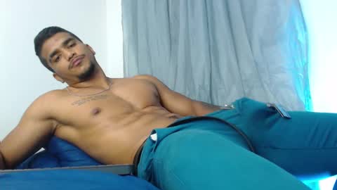 camilo_contre21 online show from March 1, 12:39 am