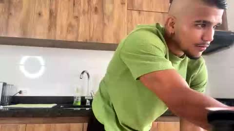 camilo_contre21 online show from January 13, 8:27 pm