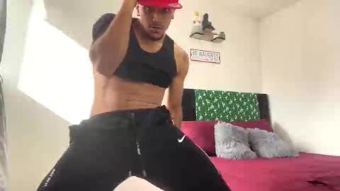 camilo_contre21 online show from December 13, 8:15 pm