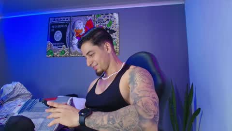 Snapshot of camiloalvarezzz3 chatting on October 23, 1:29 am CAMILO online show from October 23, 1:29 am