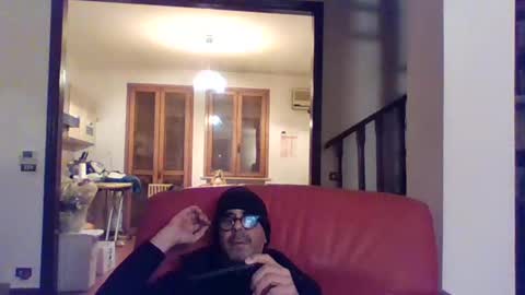 Snapshot of camomilla72 chatting on March 10, 12:39 am Cristian online show from March 10, 12:39 am