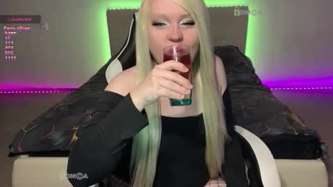 Miley online show from March 1, 5:33 am