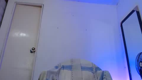 Snapshot of candy_cumyy1 chatting on February 27, 9:07 am candy_cumyy1 online show from February 27, 9:07 am