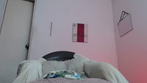 Snapshot of candy_cumyy1 chatting on December 22, 6:26 pm candy_cumyy1 online show from December 22, 6:26 pm