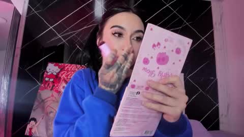 Leila  online show from November 29, 5:15 am