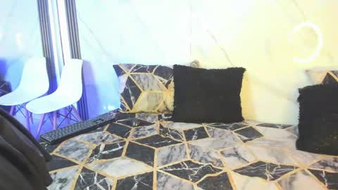 Candy plus online show from April 4, 6:59 pm