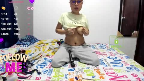 candy_val online show from January 15, 6:44 am